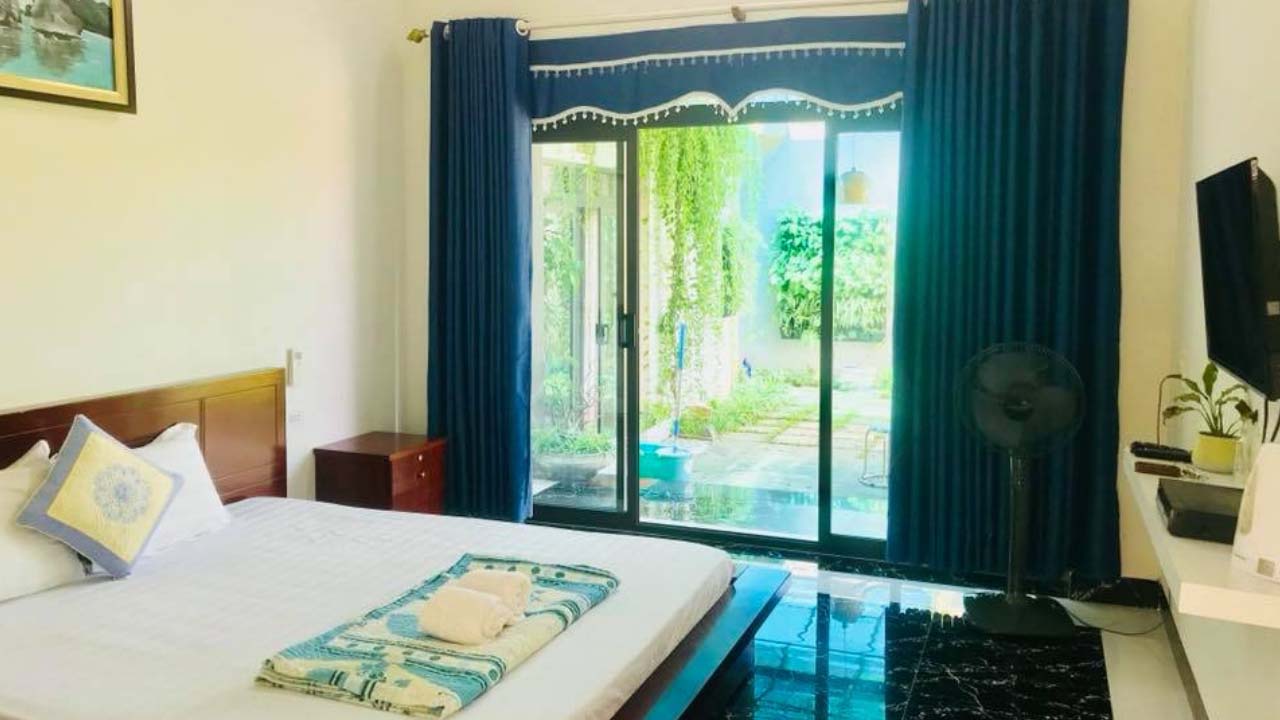 Phòng nghỉ khang trang, thoáng đãng và đủ tiện nghi cơ bản tại Cô Tô Center Homestay. Nguồn: Internet